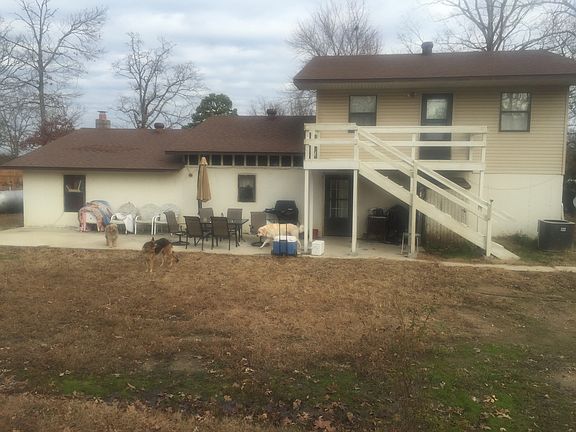 back/outside entry/bedroom