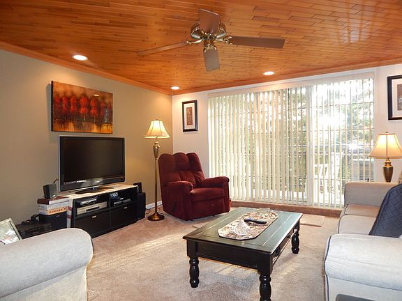2nd image of 1050 N Farnsworth Ave APT 306