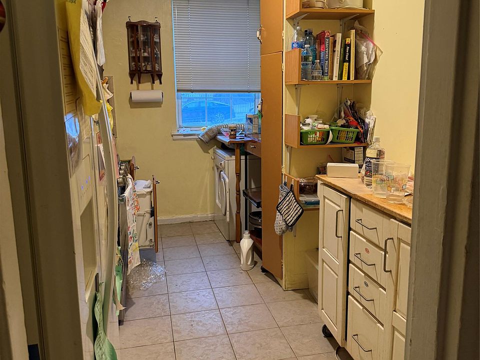 2nd image of 77-28 Vleigh Pl. #81 B