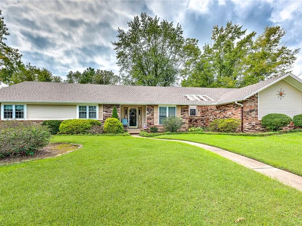 700 Woodland Dr, Rogers, AR 72756