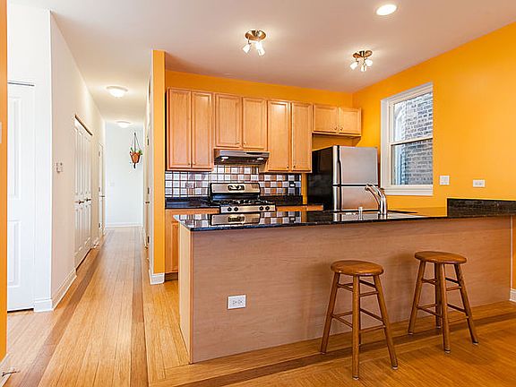 5th image of 1915 N Whipple St #1