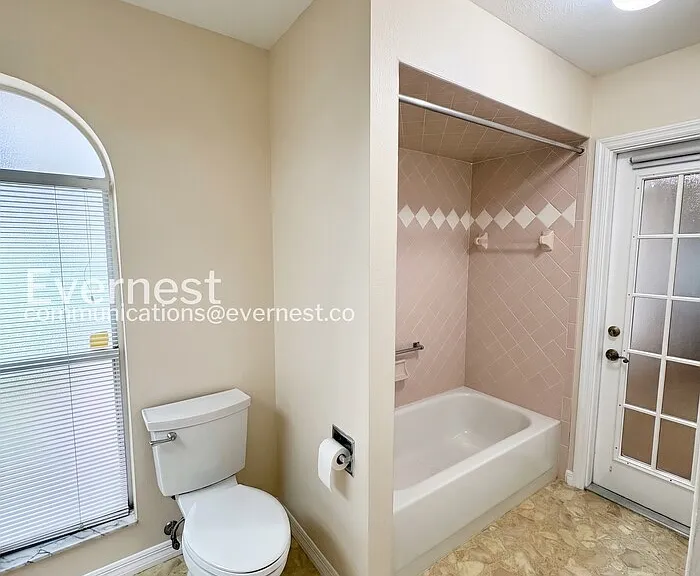 5609 Rosewall Cir — Photo 24