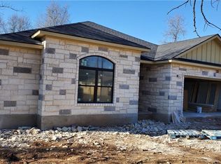 106 W Maunalua Dr, Bastrop, TX 78602