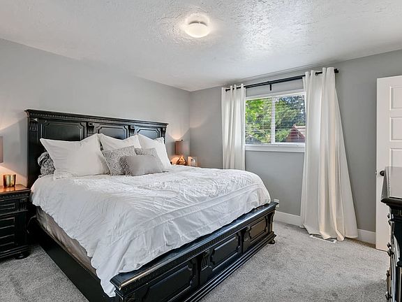 4th image of 1092 E Kirkwood Way