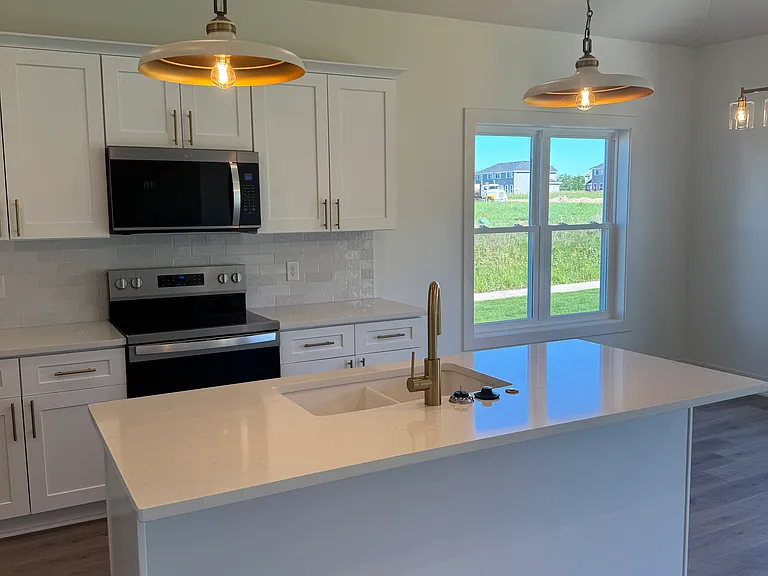 200 W Agnes Dr — Photo 3