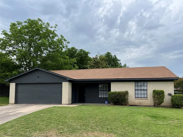 1633 Edge Hill Rd, Benbrook, TX 76126