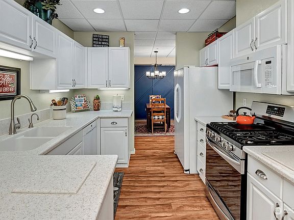 3rd image of 4714 Fairwood Boulevard NE #1605
