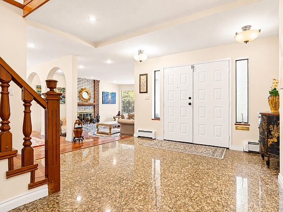 2nd image of 7995 Woodhurst Dr