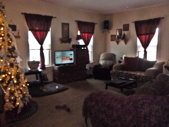 Find a generous 1st floor livingroom