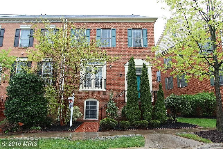 1st image of 524 Longhorn Cres