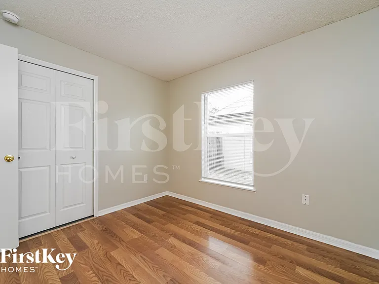 440 Breezeway Dr — Photo 16
