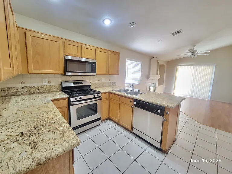 4523 Sparwood Dr — Photo 4