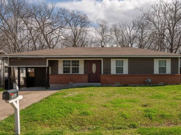 1803 Up The Grove St, Greenville, TX 75401