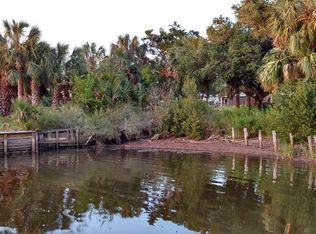 10 3rd Ln, Horseshoe Beach, FL 32648