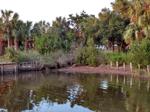111 3rd Ave W, Horseshoe Beach, FL 32648
