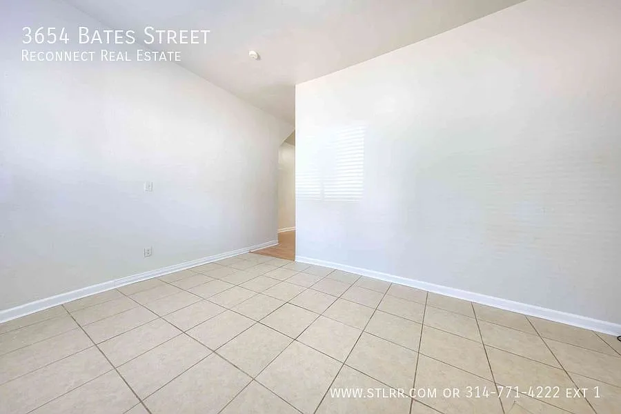 Nice 2 bedroom 1 bath apartment with new tile flooring and a private entrance! — Photo 2