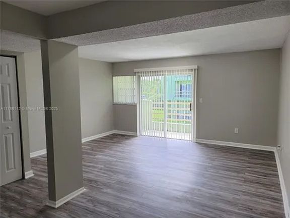 4th image of 11123 NW 7th St APT 203