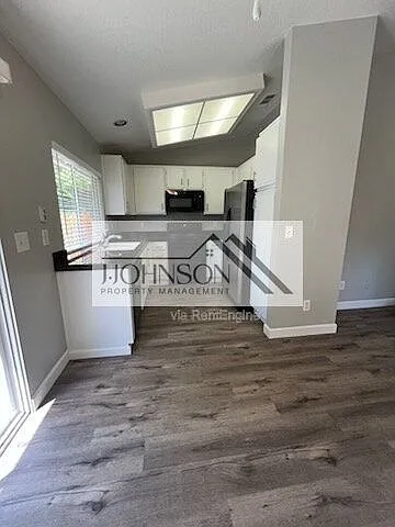 76 Mary Ct — Photo 8