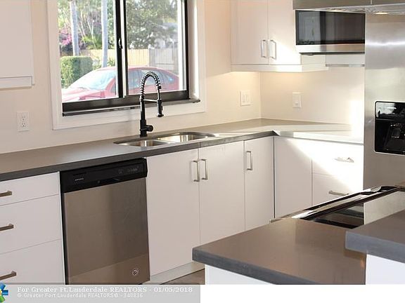 4th image of 200 NW 25th St APT 4