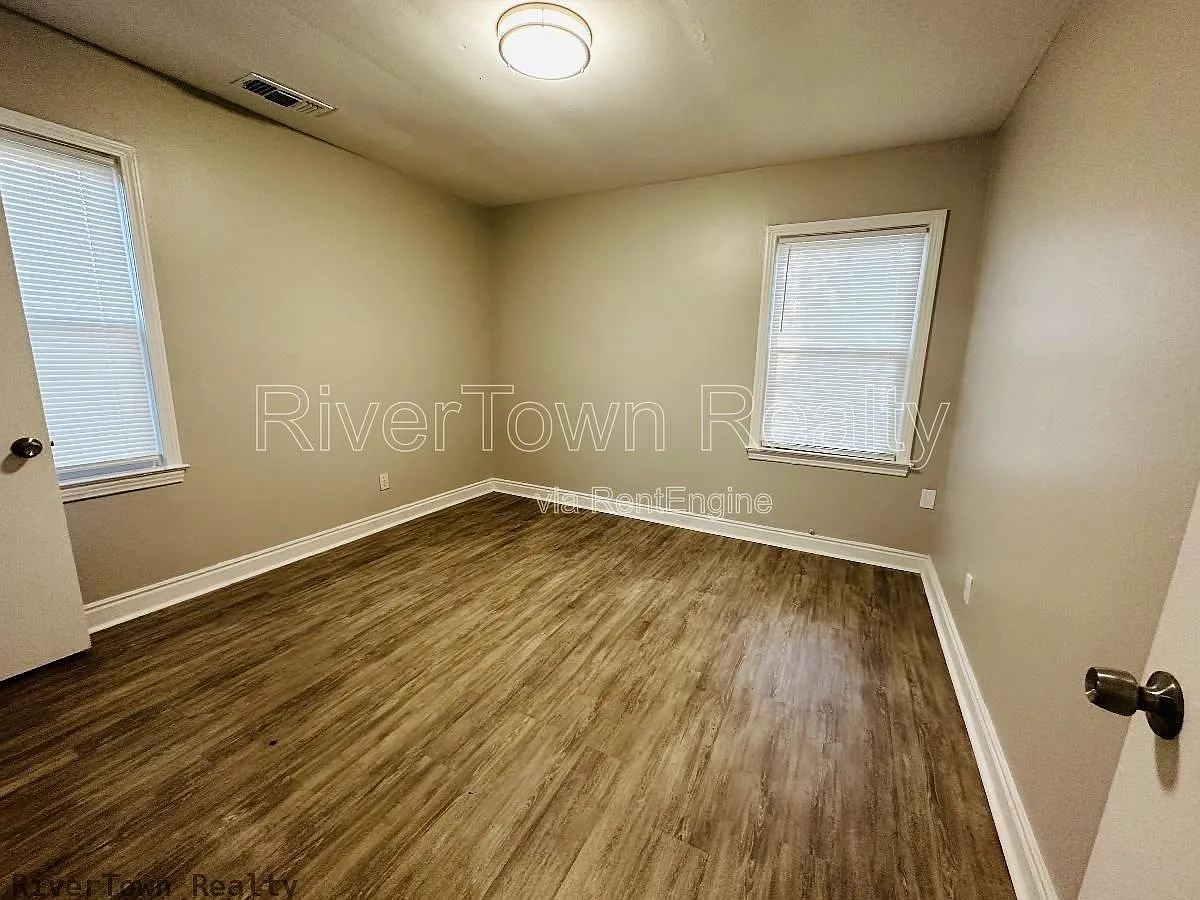 3 bed, 1.0 bath, 812 sqft, $1,095 — Photo 4