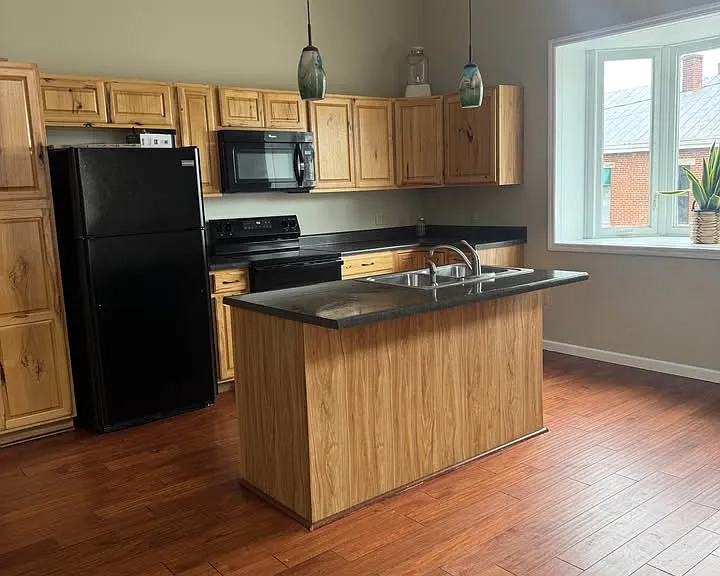 115 N Market St #2A — Photo 5