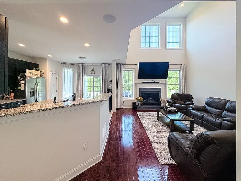 49 McCormick Ave S — Photo 7