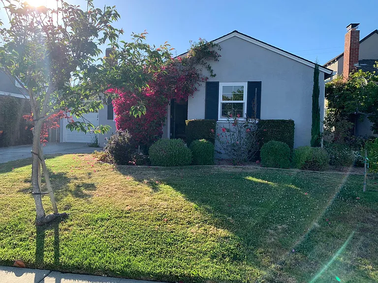 925 E Grant Pl — Photo 3