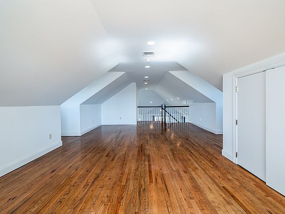 4th image of 514 W Chester St Floor 2