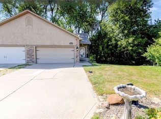 634 E Spring St, Bonner Springs, KS 66012