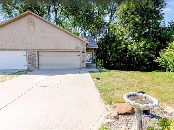 634 E Spring St, Bonner Springs, KS 66012