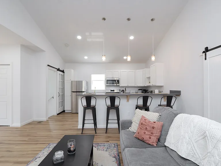 177 Thompson St — Photo 6