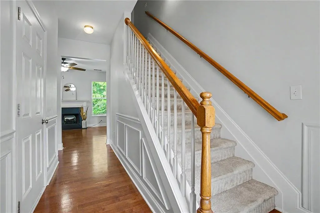 3 bed, 2.5 bath, 1677 sqft, $2,400 — Photo 3