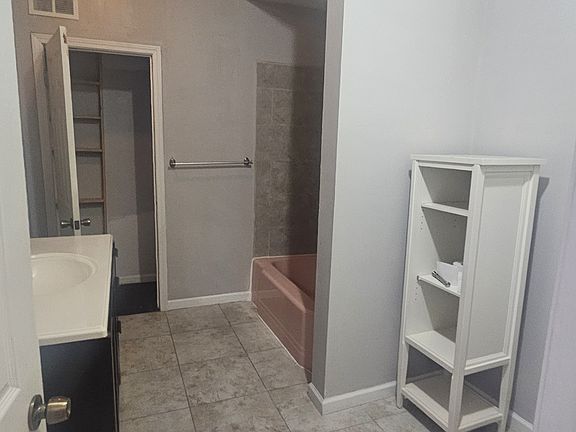 4th image of 211 S Washington St #1