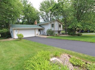 465 Arden Cir, Shoreview, MN 55126