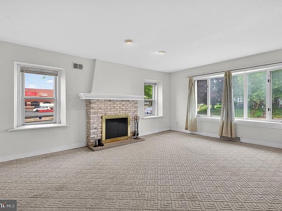 4th image of 800 Unruh Ave
