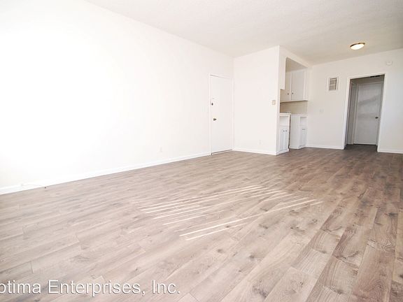 3rd image of 910 N Orange Grove Ave APT 19