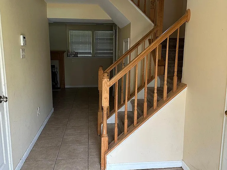 108 Steven Ln — Photo 4