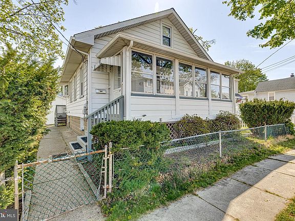 2nd image of 427 Buttonwood St
