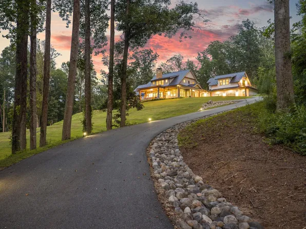 111 Falcon Dr, Charlottesville, VA 22901