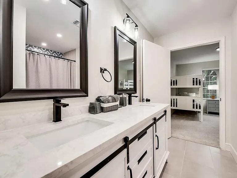 2836 Meadowbrook Dr — Photo 21