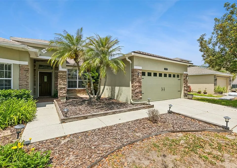 237 Strathmore Cir