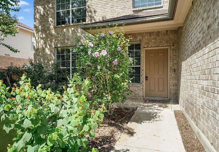 228 Crimson Tree — Photo 4