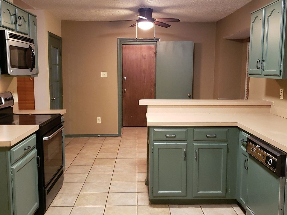 2nd image of 2912 Guinevere Dr