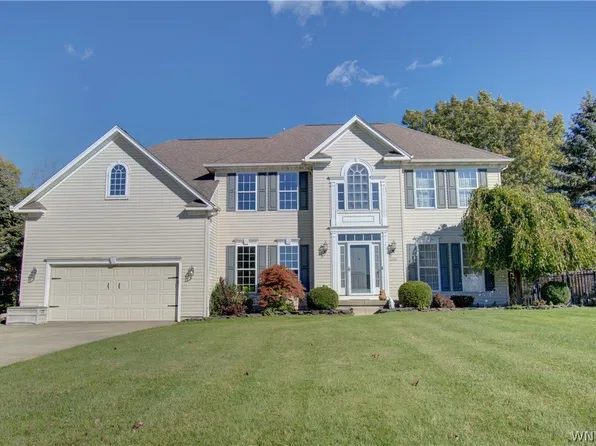 6225 Country Walk Ct, Clarence Center, NY 14032