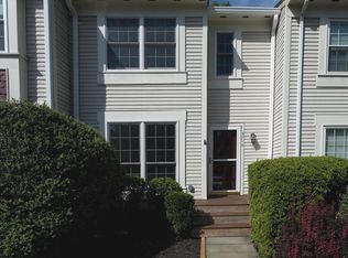 5714 Evergreen Knoll Ct, Alexandria, VA 22303