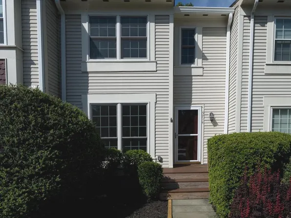 5714 Evergreen Knoll Ct, Alexandria, VA 22303