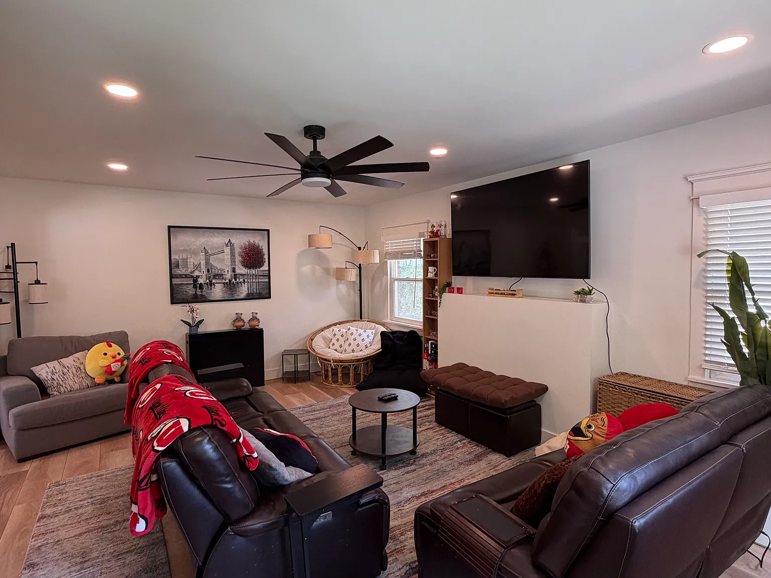 6 bed, 2500 sqft, $1,000 — Photo 3