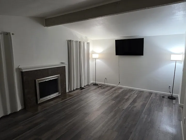 611 N Crestview Dr — Photo 8