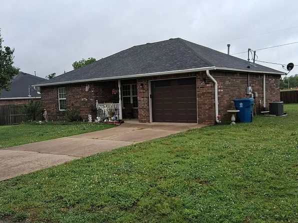 707 Persimmon St SW, Gravette, AR 72736