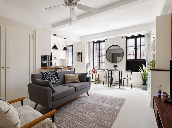 201 W 16th St APT 6D, New York, NY 10011